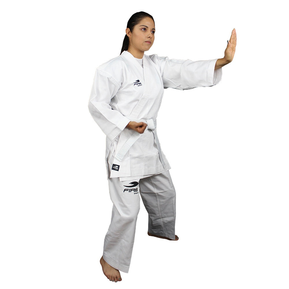 Karategui para entrenamiento, incluye cinta blanca.