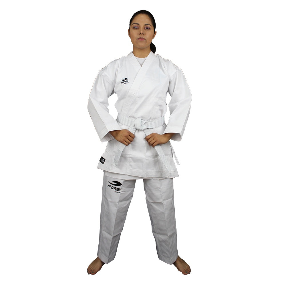 Karategui para entrenamiento, incluye cinta blanca.